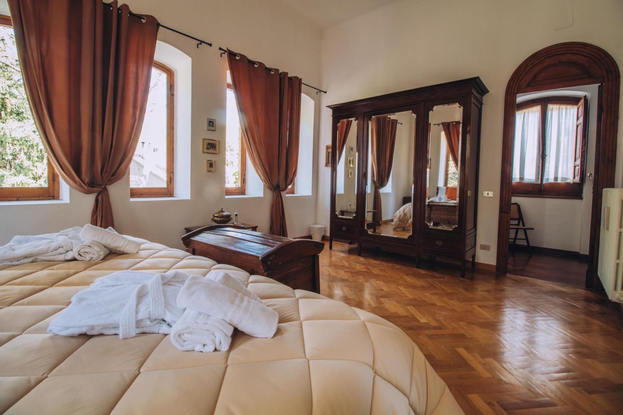 Hotel The Baron'S Estate Torre de' Passeri Zewnętrze zdjęcie